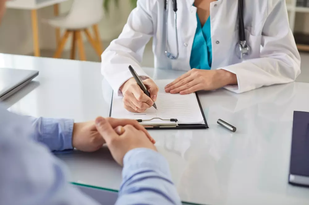 Riforma medicina generale cosa cambia e perché i medici minacciano lo sciopero Riforma medicina generale e sciopero dei medici di famiglia contro le nuove regole su Case di Comunità e assistenza territoriale.
