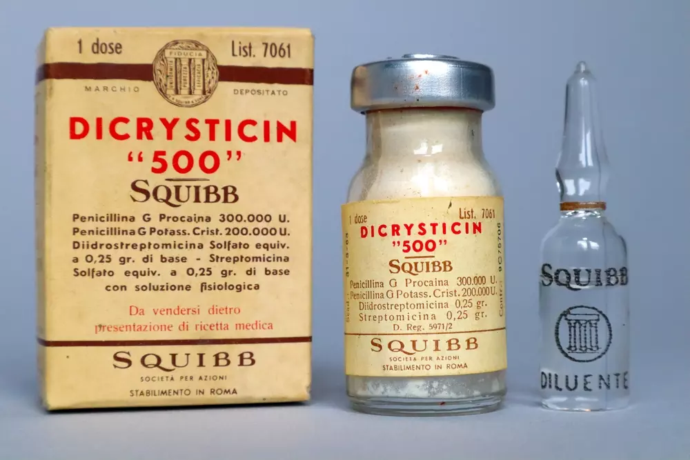 Scoperta della Penicillina il passaggio dalla diagnosi alla cura Scoperta della penicillina da parte di Alexander Fleming e nascita degli antibiotici moderni